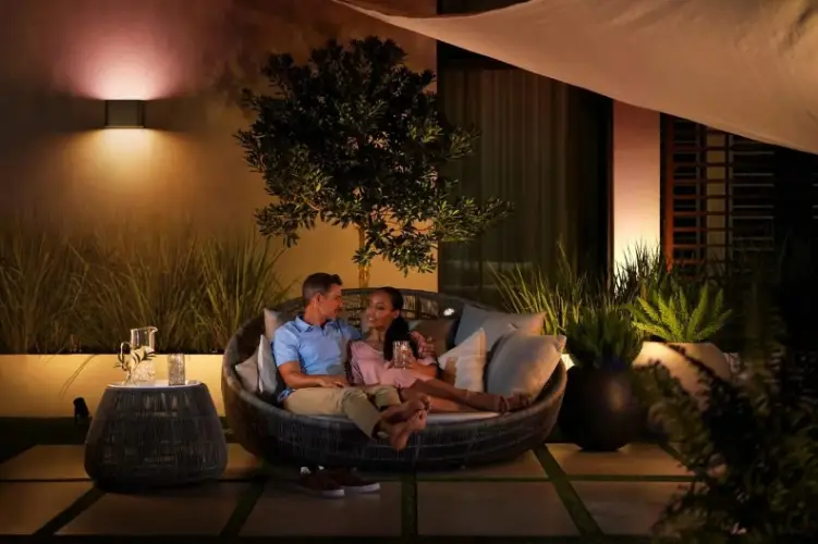 Philips Hue Dymera wall light combines minimalist design, smart control, and millions of colors for versatile indoor and outdoor lighting.