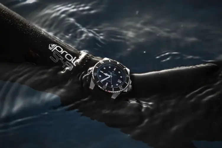 Pompeak Sub-Aquatic dive watch combines Swiss precision, British design, and robust craftsmanship.