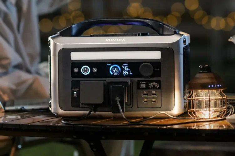 ROMOSS X1000 power station provides fast recharging, expandable capacity, and seamless power transitions.