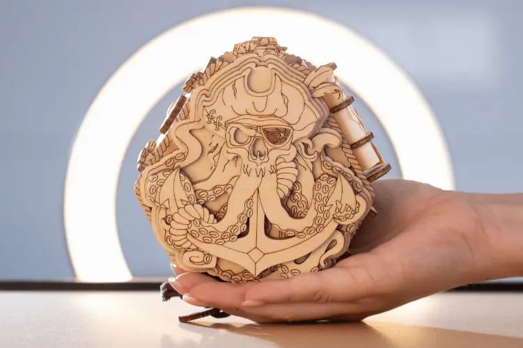 Blackbeard’s Compass: Embark on a Pirate Adventure with EscapeWelt Puzzle Box