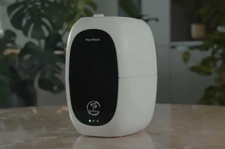 PlantMate Smart Device Makes Easy Optimal Plant Care.