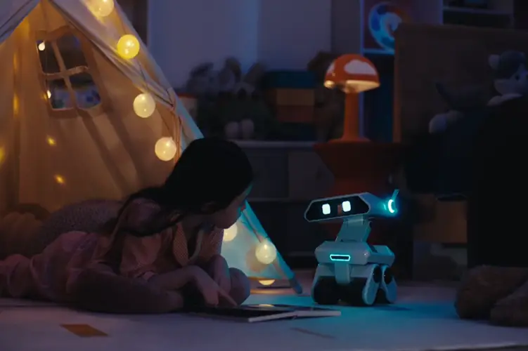 Yonbo: The Smartest Home Robot That Grows with Your Family